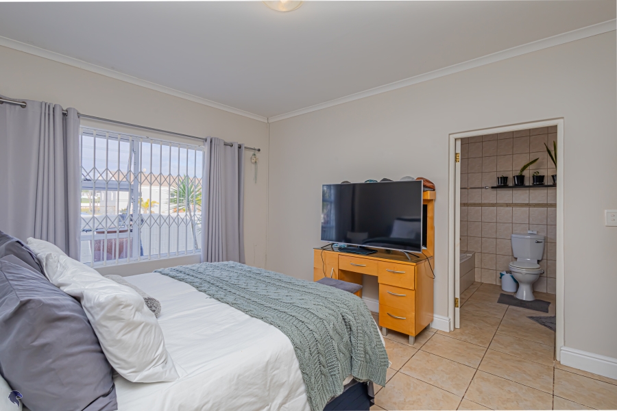 3 Bedroom Property for Sale in Country Club Western Cape